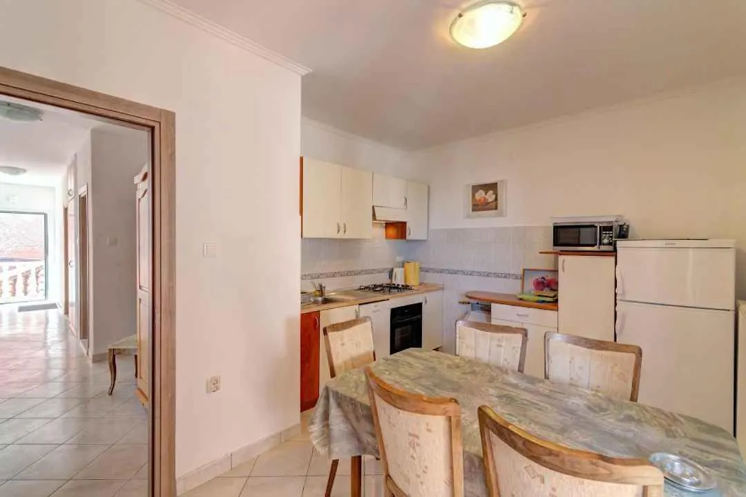 Apartment In Novi Vinodolski 53746