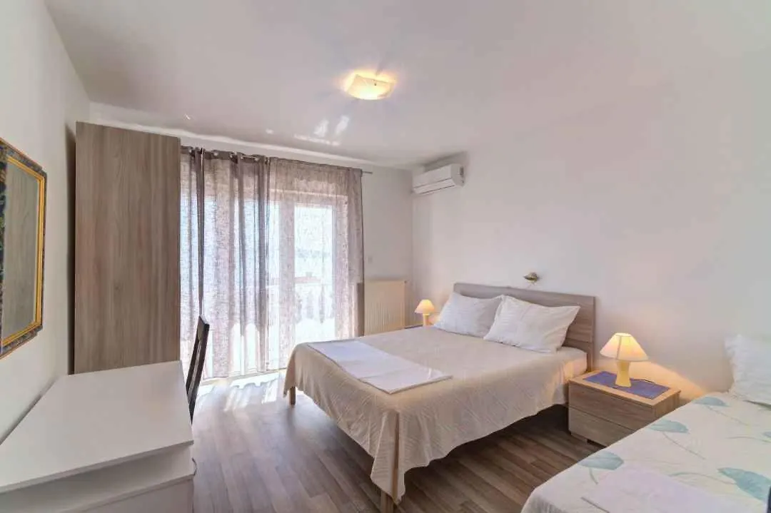 Apartment In Novi Vinodolski 53746